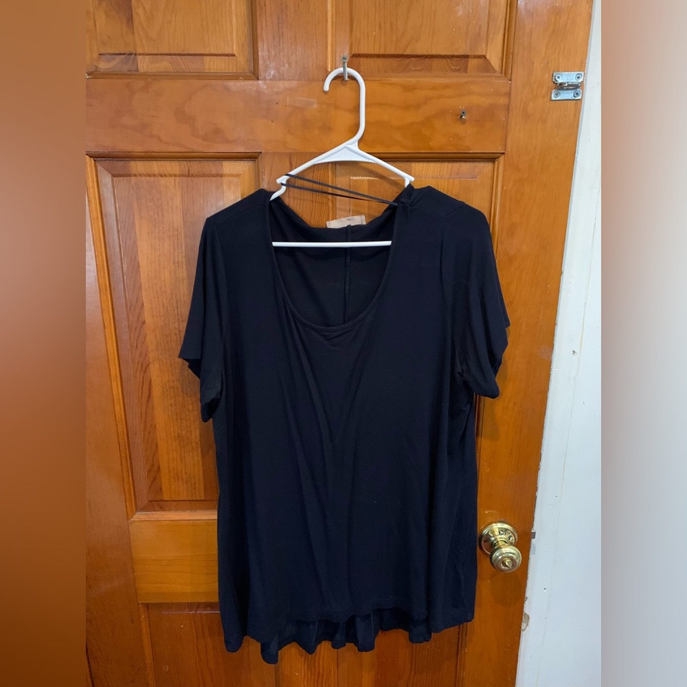 Women’s short sleeve navy blue blouse/top. Size 2X.